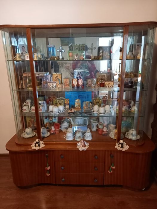 Vand vitrina dormitor