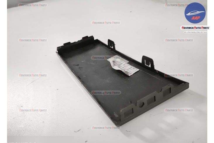 Декоративен елемент под фар дясно оригинален Ленд Ровер / Land Rover D