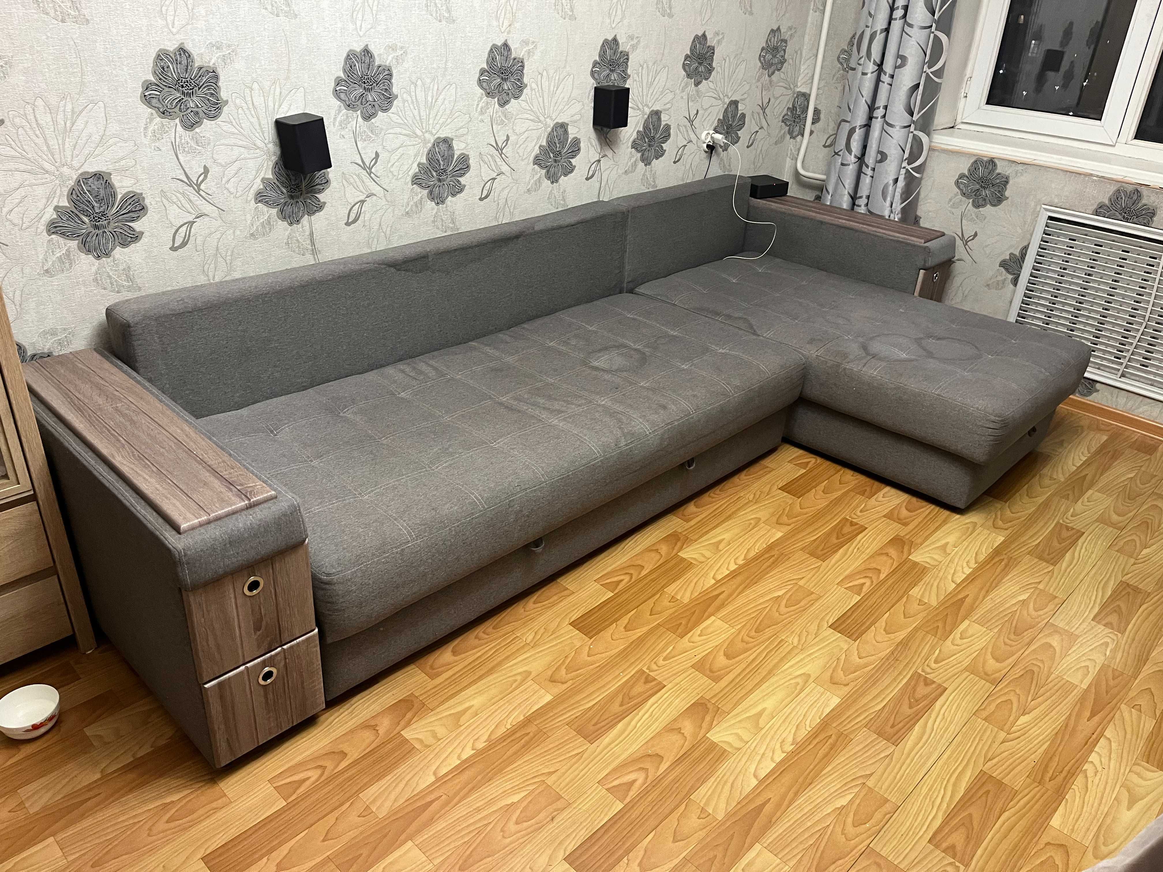 Продам диван 6 мест