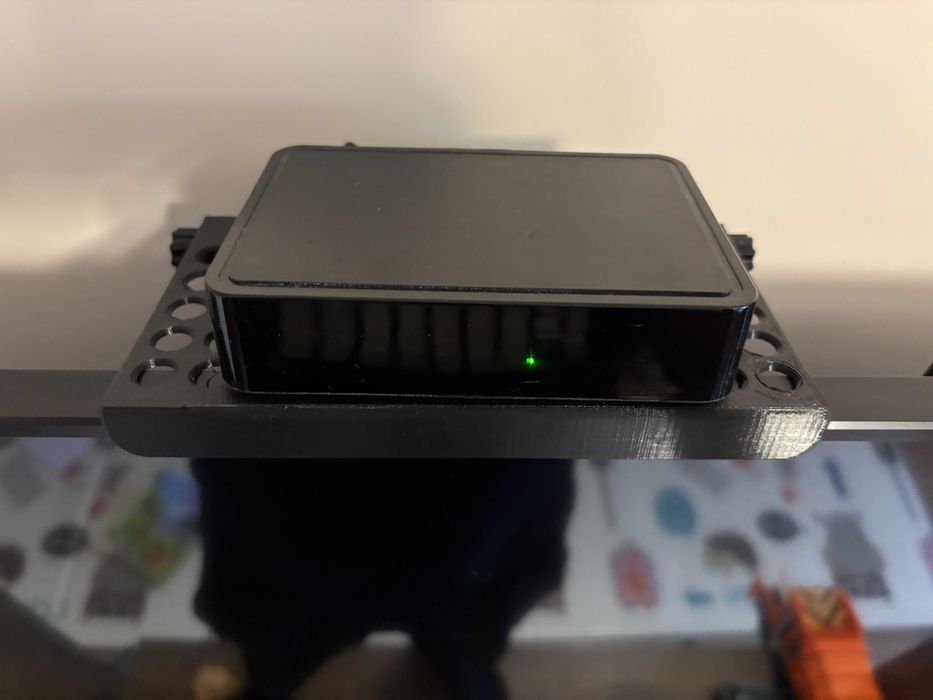 Стойки за TV приемник,рутер и дистанционно