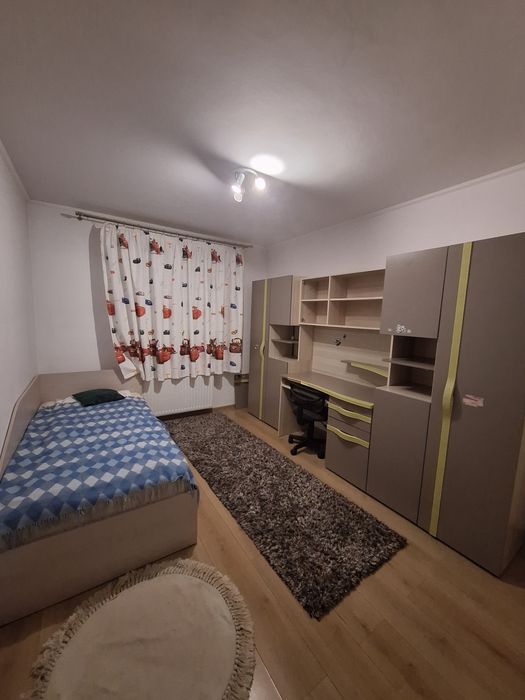 Chirie apartament mobilat și utilat: 4 camere.