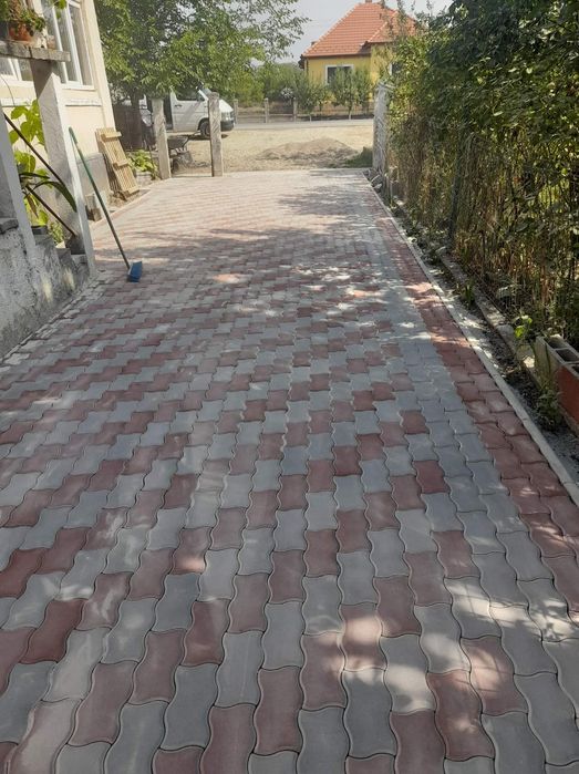 Montez Pavaje și garduri