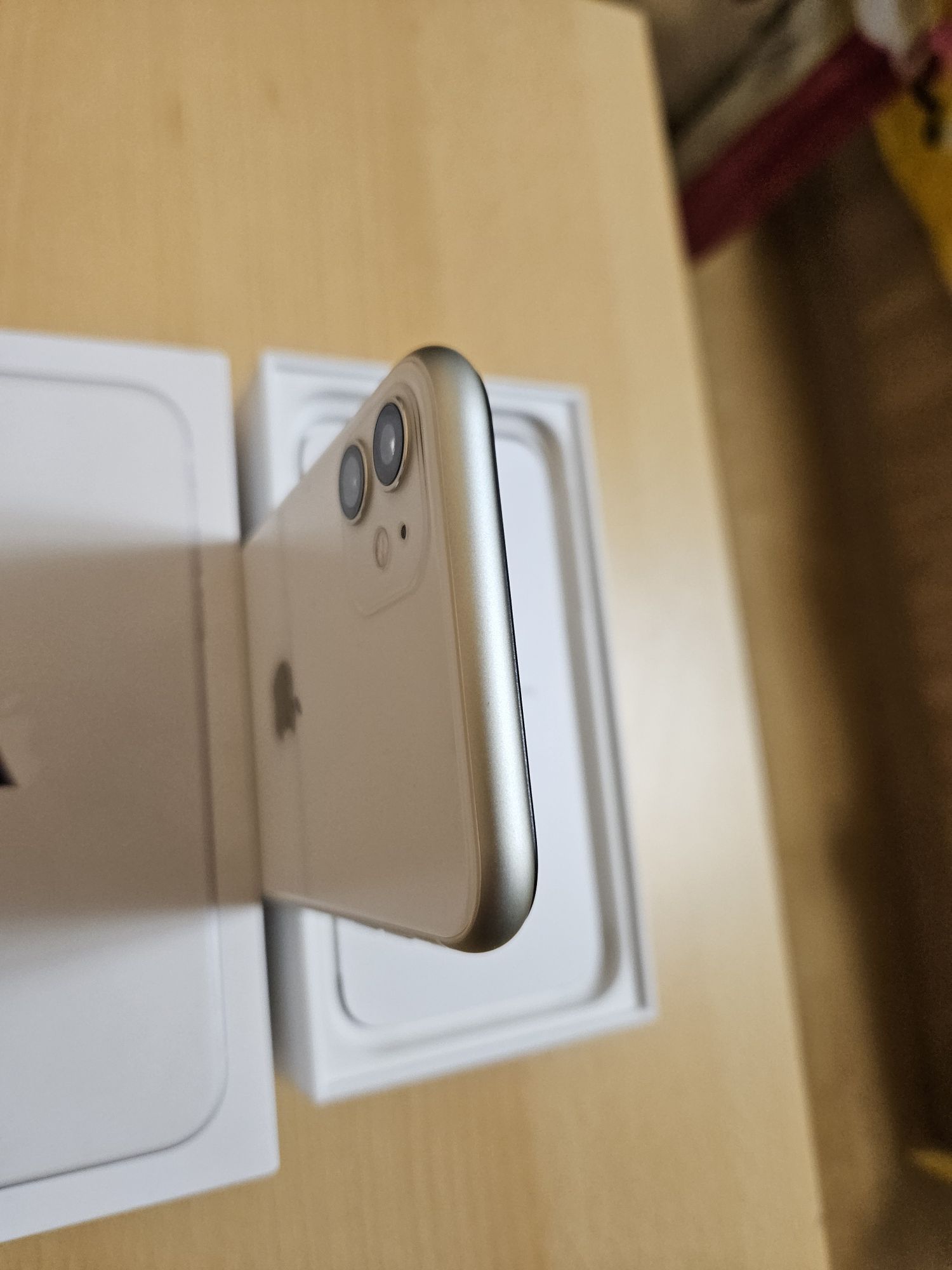 Iphone 11, White, 64GB, stare impecabila, Ca NOU