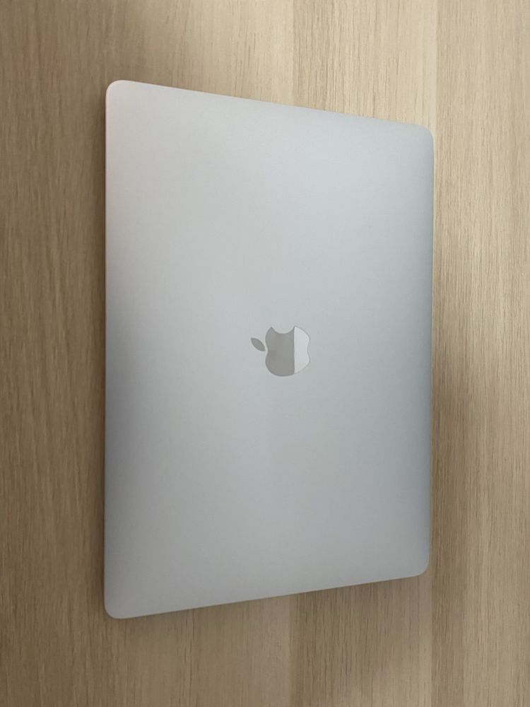 URGENT MacBook Air M1 2020, 8 GB RAM, 256 GB