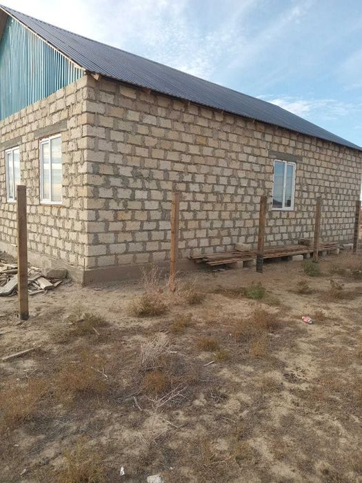 Атырау, Сарайшык ауылынан үй сатылады. 10 соток жерде.