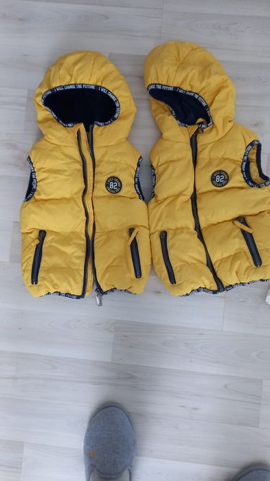 Продам безрукавка детский 80 две штуки