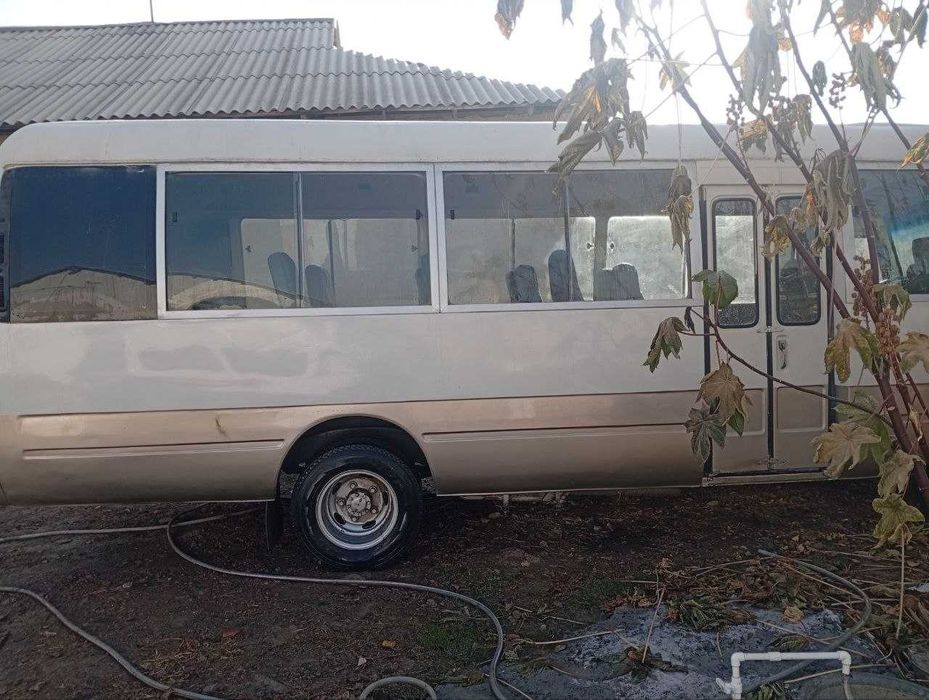 Тойота Коастер микроавтобус 28 ўринли сотилади.