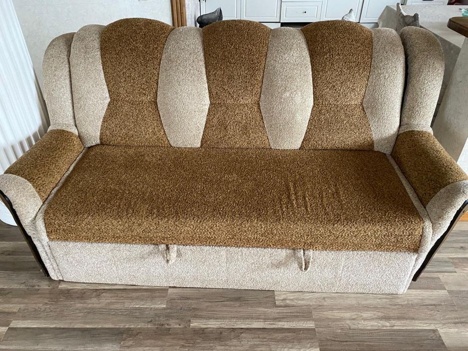 Продается диван в хорошем состояний