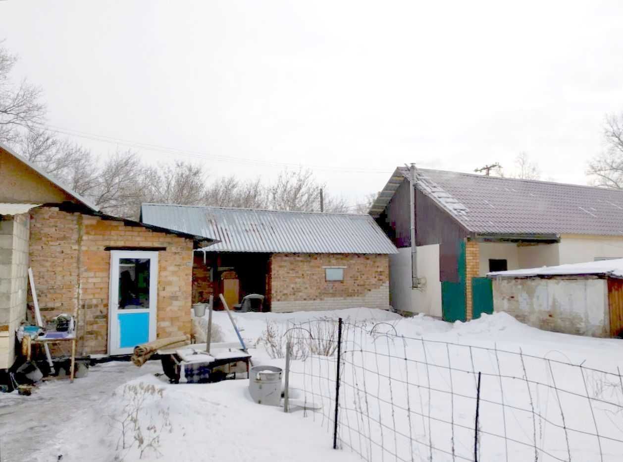 Продается 4-комнатный кирпичный дом по улице Карбышева.