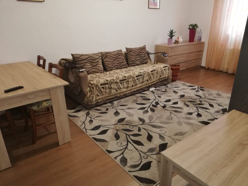 Vând apartament cu doua camere decomandat Focșani