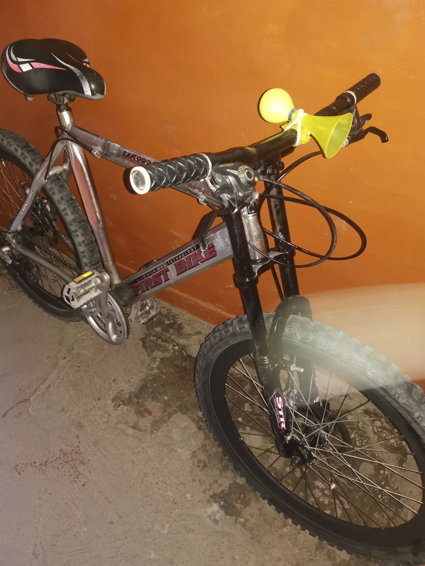 Vând bicicleta de adulți.