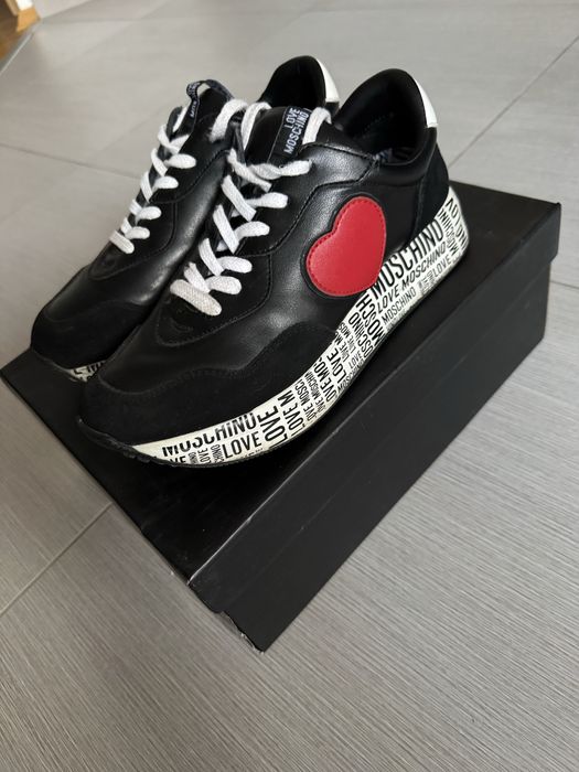 Сникърси love moschino черни