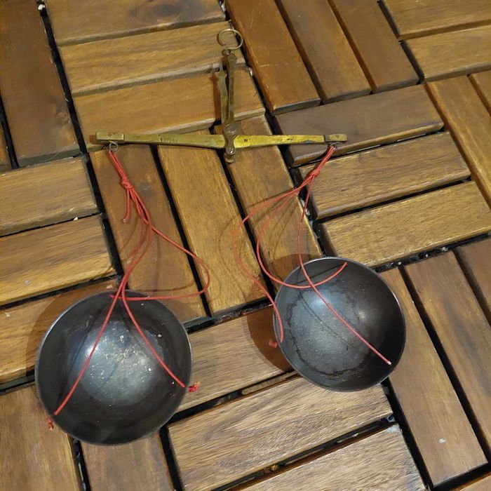 малка везна 100 грама месинг/бакелит