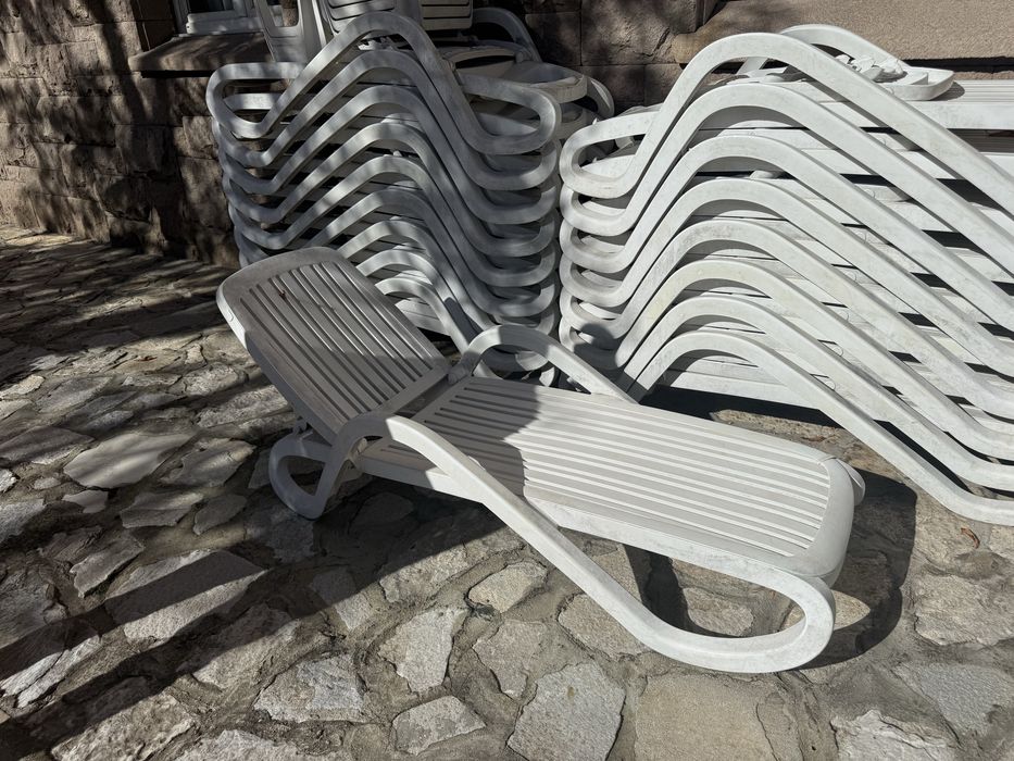 Пластмасови шезлонзи