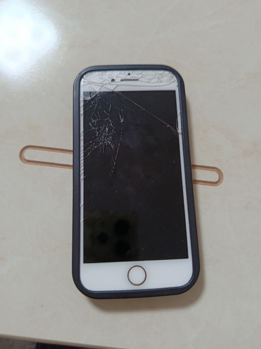Iphone 7 ekran ketgan