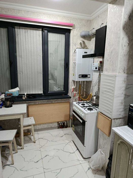 Продаётся 1-комнатяная переделанная в 2-х квартира на Олмос махалле