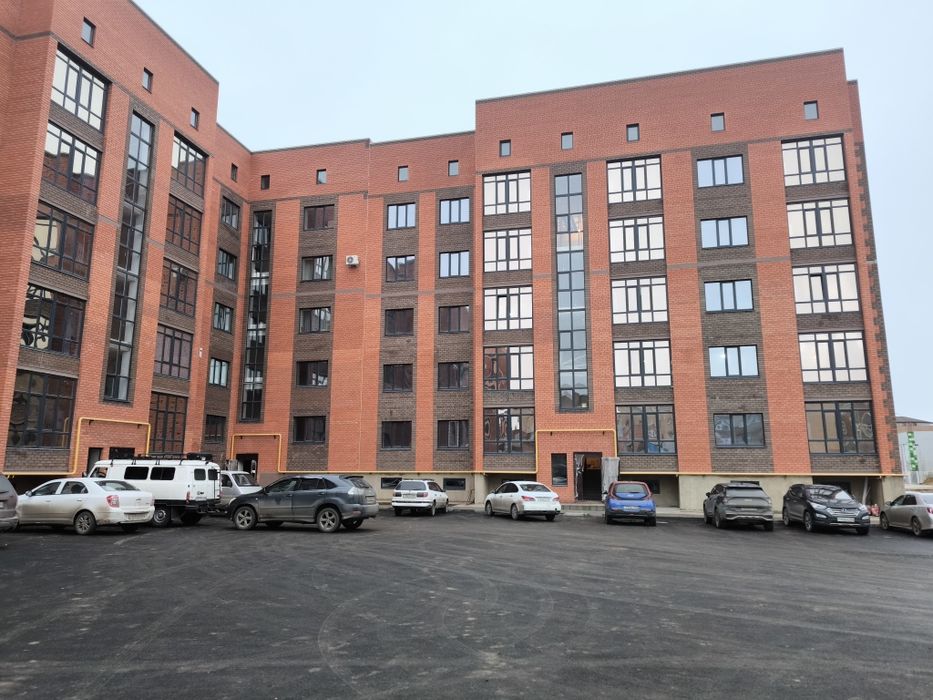 Продам квартиру 4-х комнатную, на 1 этаже, в черновой отделке