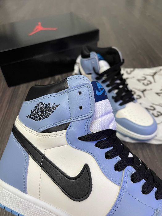 Adidasi NIKE Air JORDAN 1 OG - University Blue