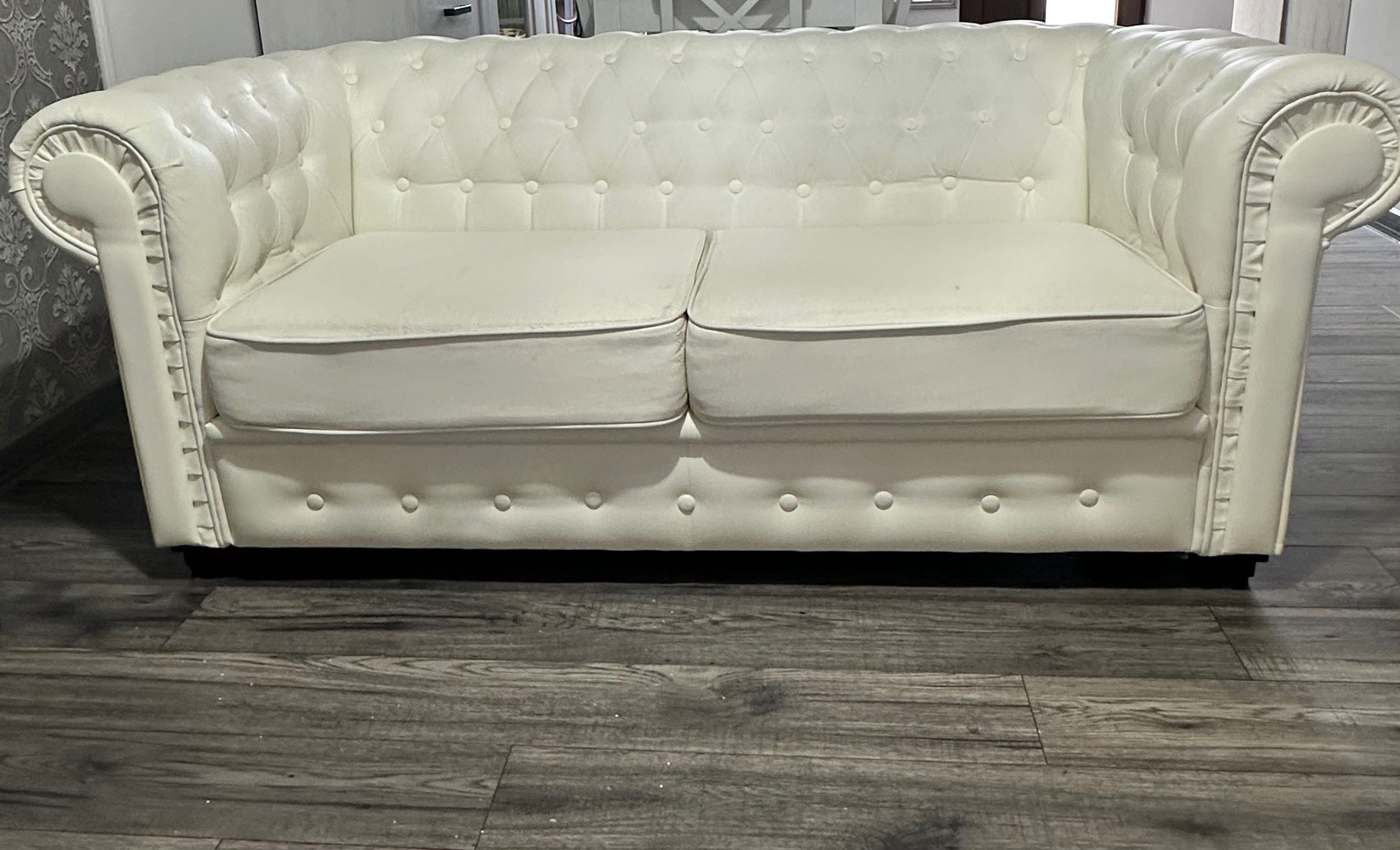Canapele Chesterfield albe