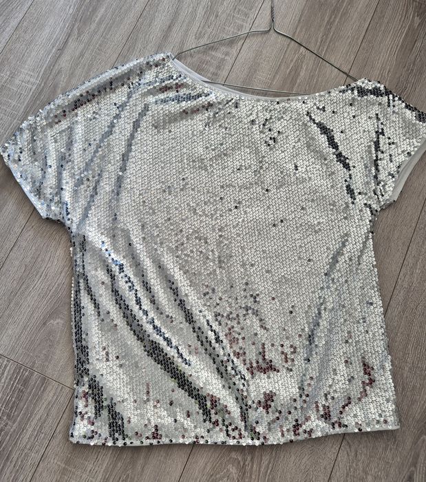 Bluză paiete cu un umăr căzut