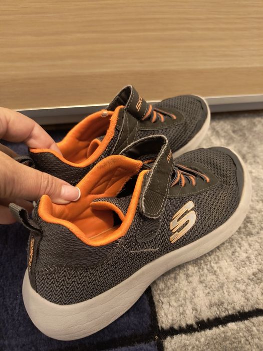 Adidași firma Sketchers Nr 35
