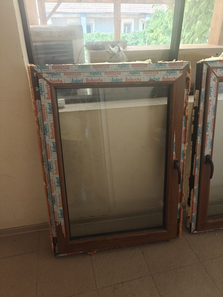 Ferestre PVC termopan cu 86 x 114 cm, dubla deschidere