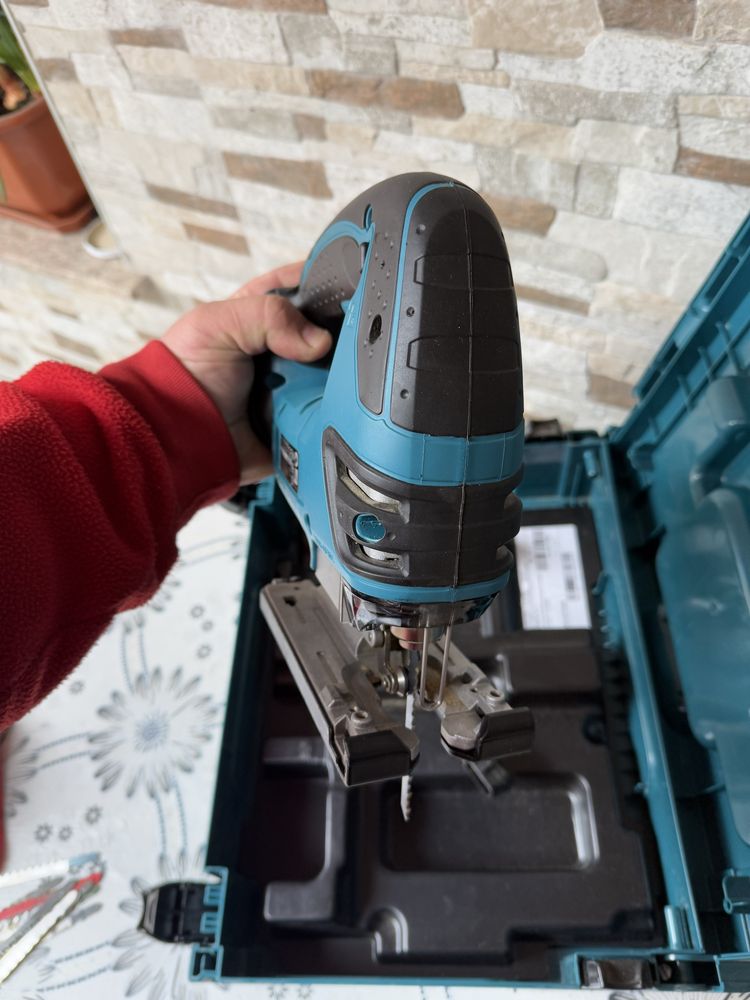 Акумулаторен прободен трион MAKITA DJV180
