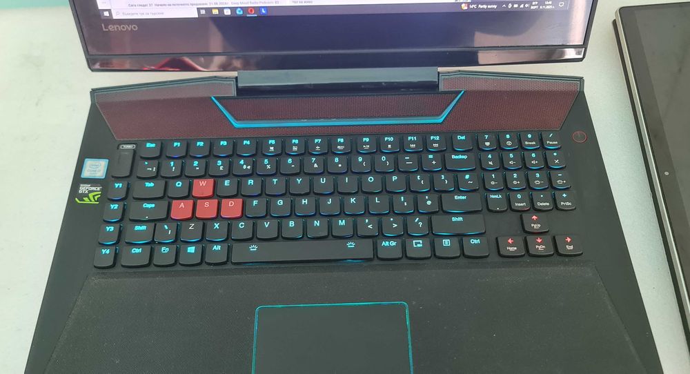 Lenovo legion y910 / 17.3 / 75hz/ GTX 1070 8GB