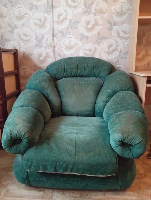 Два кресла отдам даром. Бесплатно.