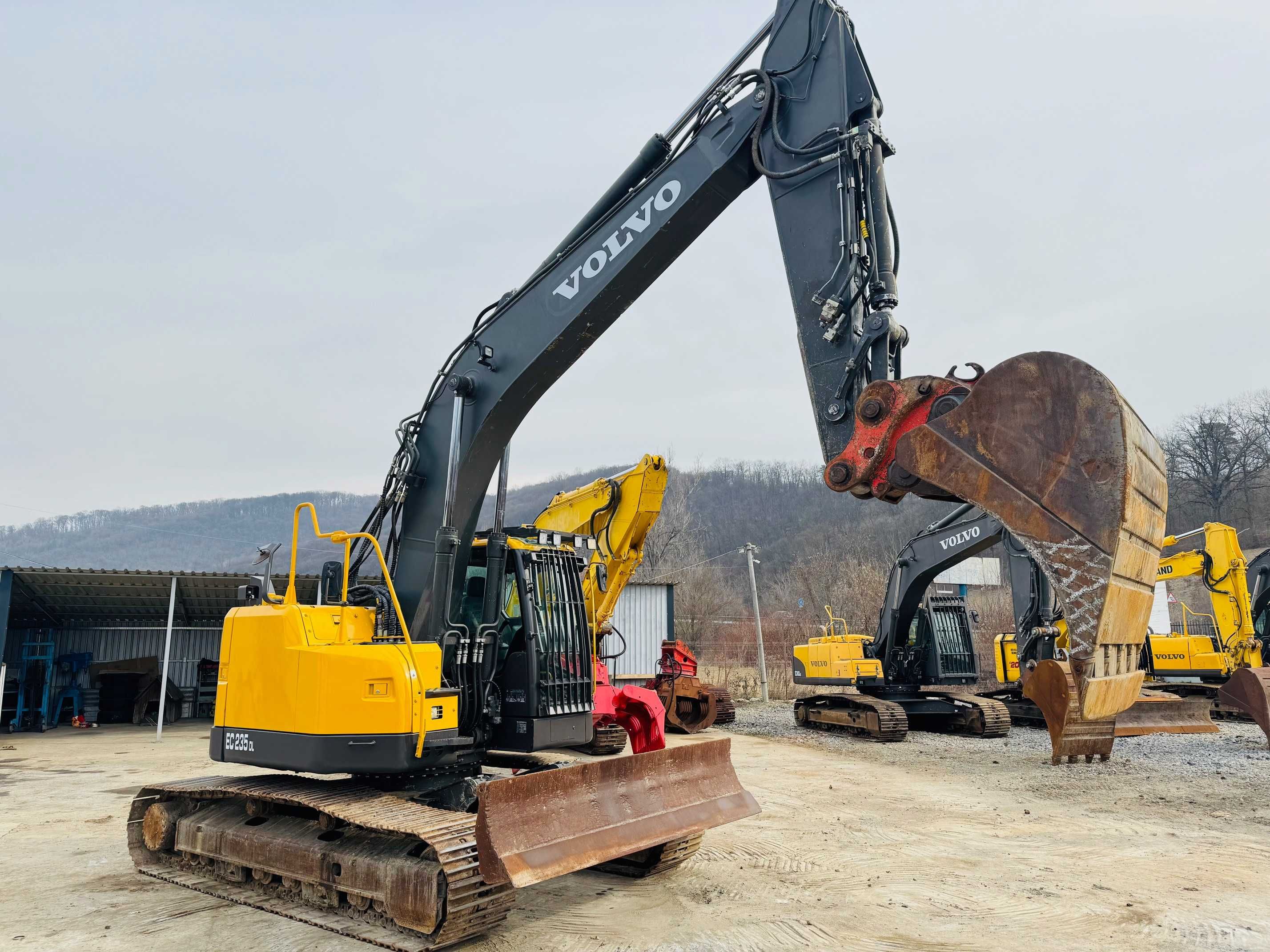 Excavator senile cu lama Volvo ECR 235 DL, an 2014, 28 tone, cupa 1.5m