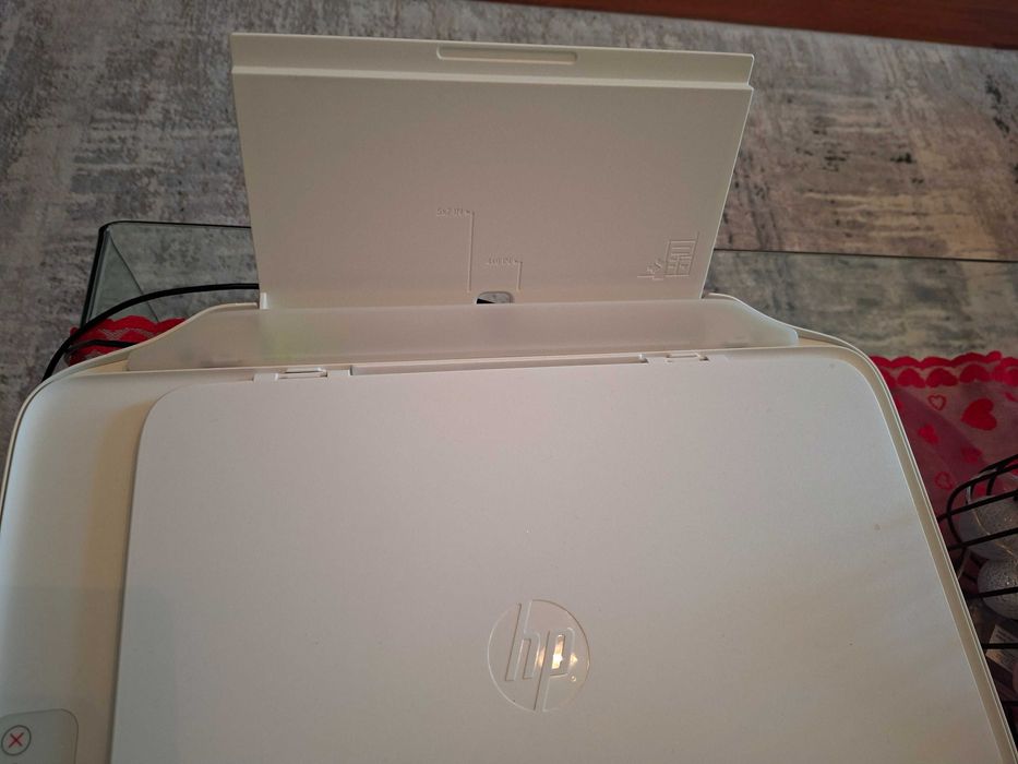 Imprimantă HP alba