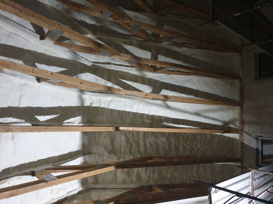 Izolatii cu spuma poliuretanica ,30lei m2