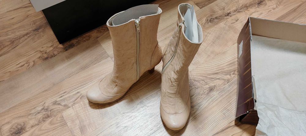 Нови Дизайнерски Боти от Естествена Кожа в Цвят Nude/Бежово Номер 38