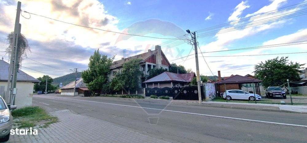 Vilă S+P+1E+M cu 7 camere de vânzare în TG. OCNA