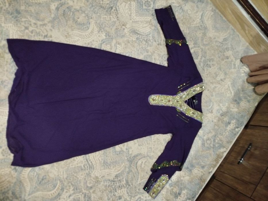 Ayollar uchun ko'ylak sotaman xolati zor. Kam kiyilgan. Bonus bor.