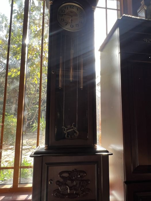 Напольные часы в классическом стиле