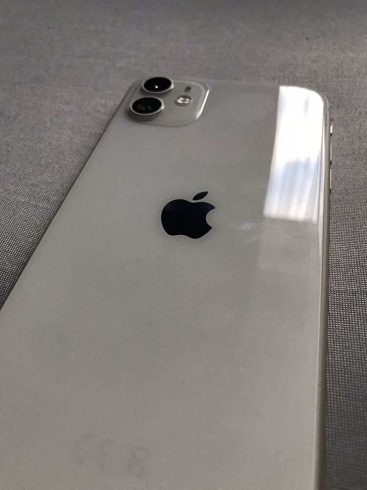 iPhone 11 simplu alb