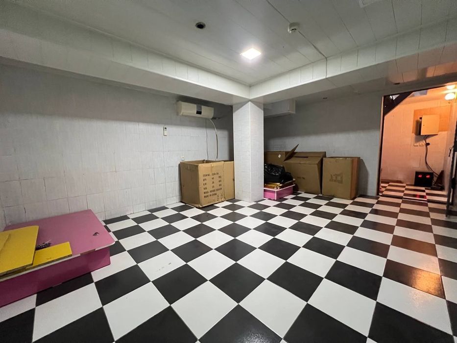 Аренда помещения на ул Буюк Турон книжные ряды Ор ЦУМ!