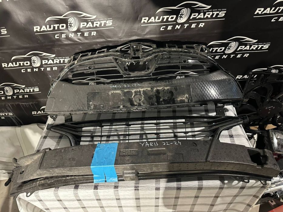 Grila centrala + armatura fata Toyota Yaris 2022/2023/2024