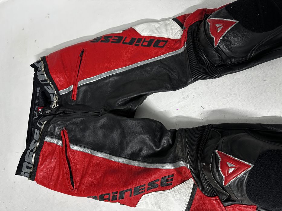 Pantaloni moto Dainese 48 piele cu protectii pentru sportive vitezane