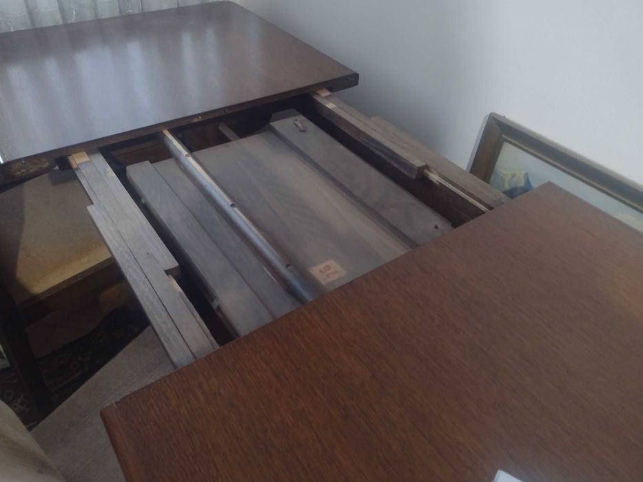 Masa extensibila din lemn masiv cu 6 scaune