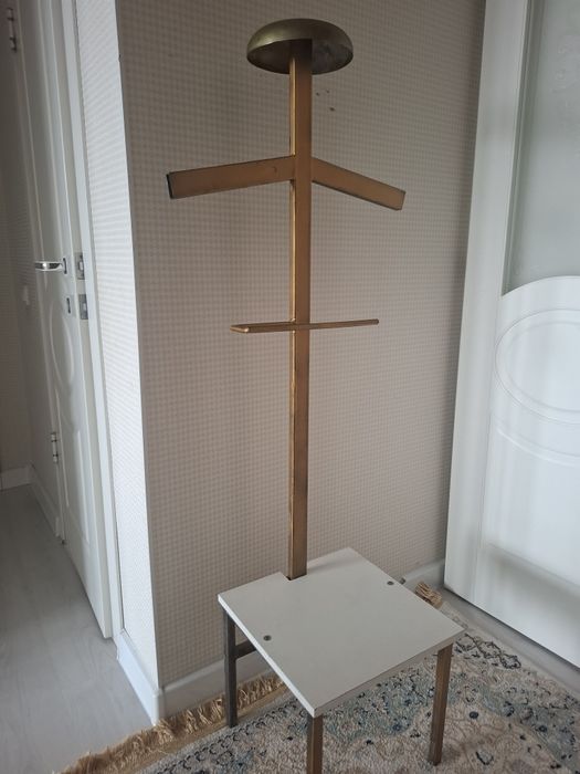 Продам вешалку для одежды