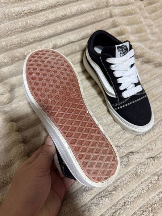 Продаются кроссовки размер 36