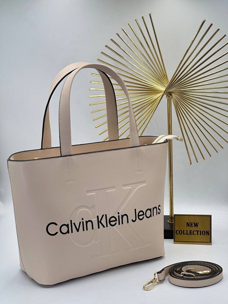 Geanta Calvin Klein Noua !!! Dimensiuni 32/24 !!!