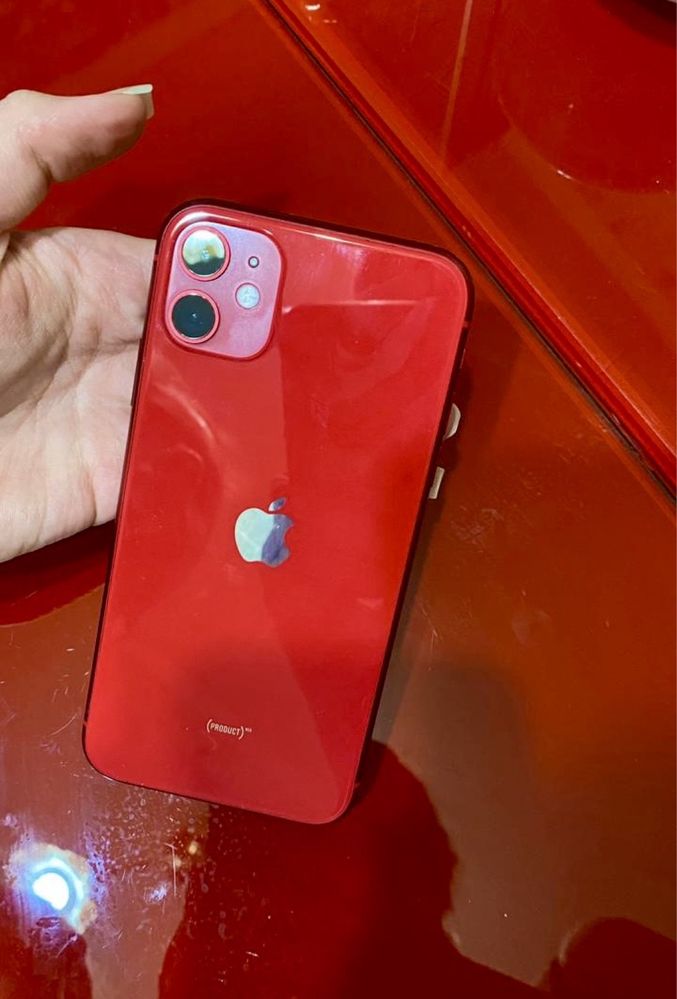 Айфон 11,красный