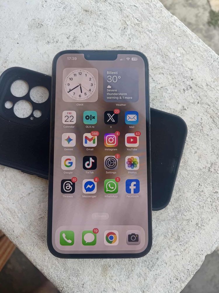Iphone 13 pro max fisurat spate