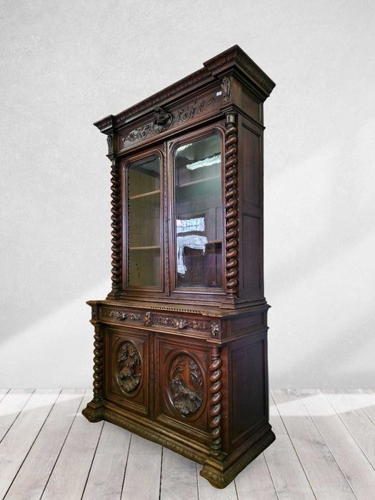 Ръчно Резбован Ловен Бюфет Витрина От Масивен Дъб "Хенри II"