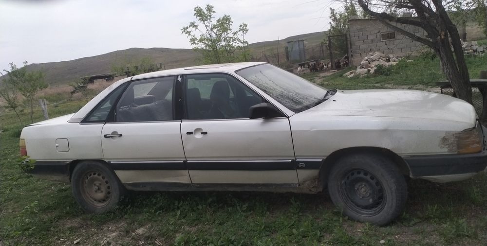 Ауди белый металлик