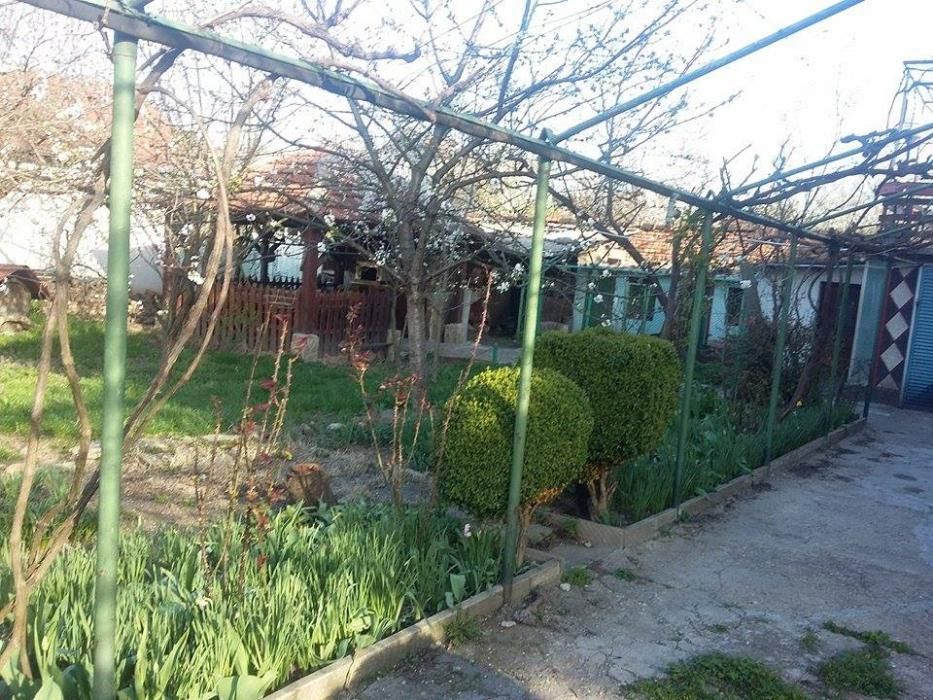 Къща монолитна 220 кв.м.+ дворно място в гр.Горна Оряховица