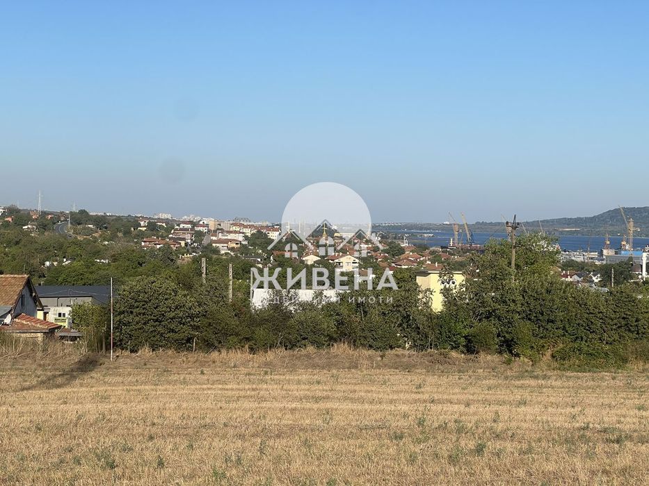 Продава парцел в с.Езерово, площ 8506 кв.м